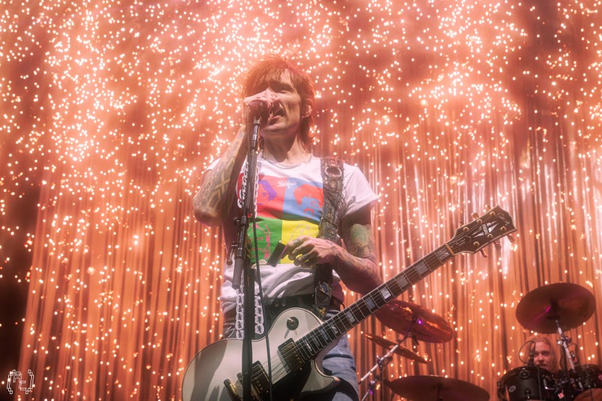 The Darkness get Permission to Land from Black Stone Cherry